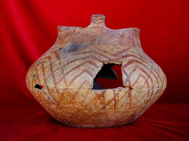 A pot found in trench 1 of the West Mound at Ҫatalhӧyük which has basket-like features.