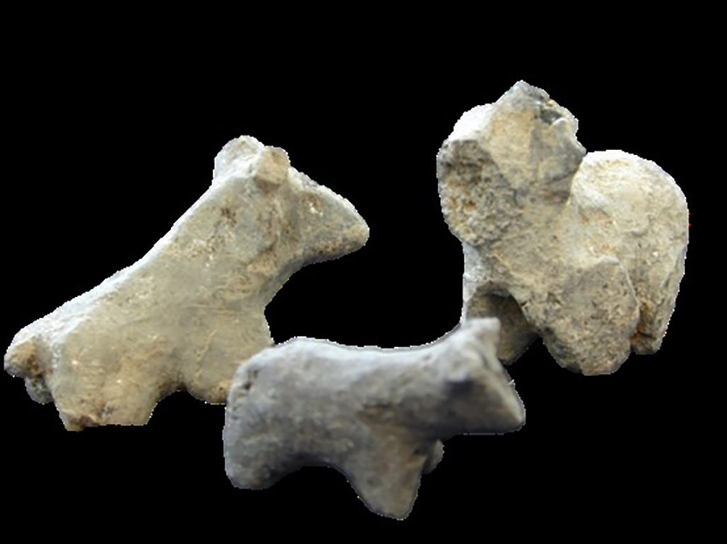Photograph of animal figurines discovered at Çatalhöyük.